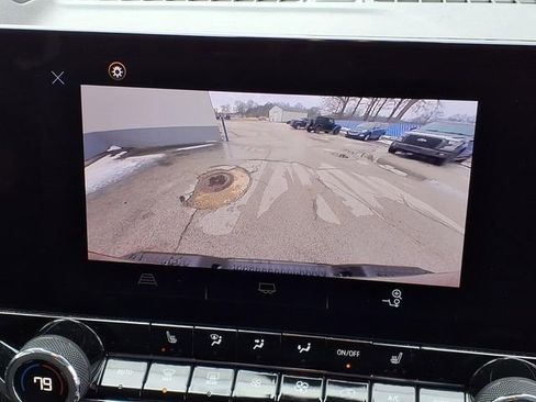 Used 2023 Chevrolet Colorado Z71 w/ Z71 Convenience Package 2 image 3