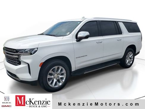 Used 2023 Chevrolet Suburban Premier image 2