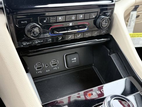 Used 2024 Jeep Grand Cherokee Limited w/ Luxury Tech Group II image 16