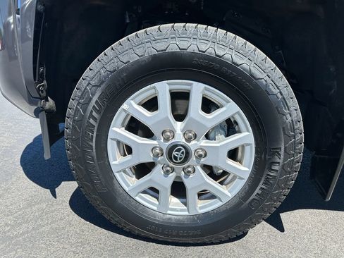 Used 2024 Toyota Tacoma SR5 AWD/4WD image 12