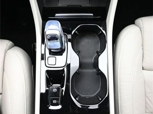 Used 2023 Volvo XC40 B5 Plus w/ Protection Package Premier image 10