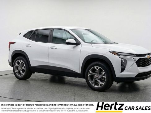 Used 2025 Chevrolet Trax LT FWD image 1