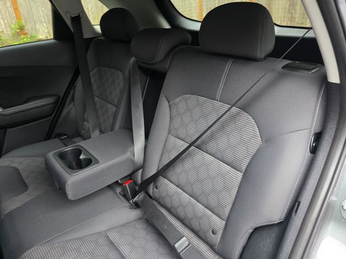 Used 2017 Kia Niro LX image 17