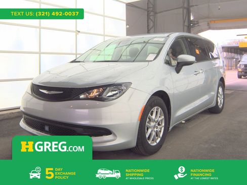 Used 2023 Chrysler Voyager LX image 1