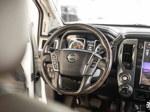 Used 2017 Nissan Titan Platinum Reserve image 33