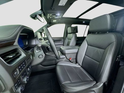 Used 2024 Chevrolet Suburban Z71 w/ Off-Road Capability Package image 8