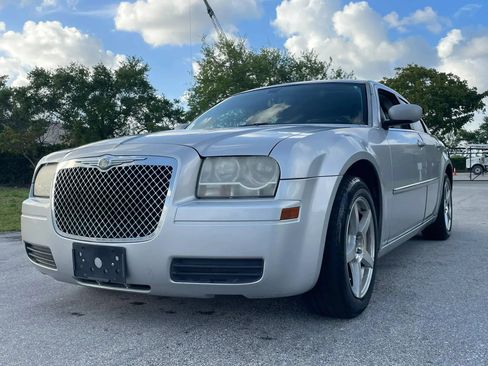 Used 2008 Chrysler 300 LX RWD image 4