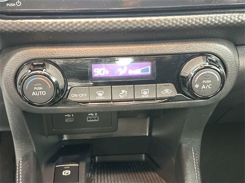 Used 2021 Nissan Kicks SV image 11