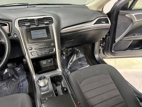 Used 2020 Ford Fusion SE FWD image 22