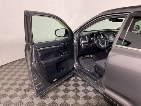 Used 2017 Toyota Highlander SE AWD/4WD image 20