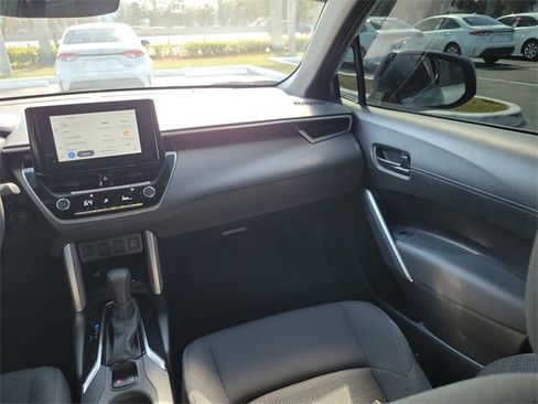 Used 2024 Toyota Corolla Cross SE image 13
