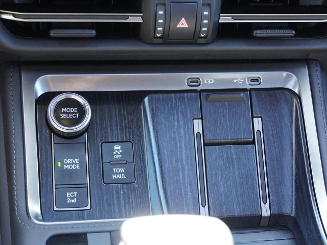 Used 2025 Lexus GX 550 w/ Accessory Package (Z1) AWD/4WD image 43