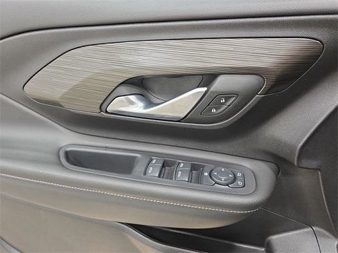 Used 2024 GMC Terrain SLE image 28