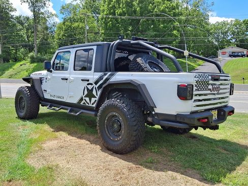 Used 2020 Jeep Gladiator Rubicon w/ Cold Weather Group image 4
