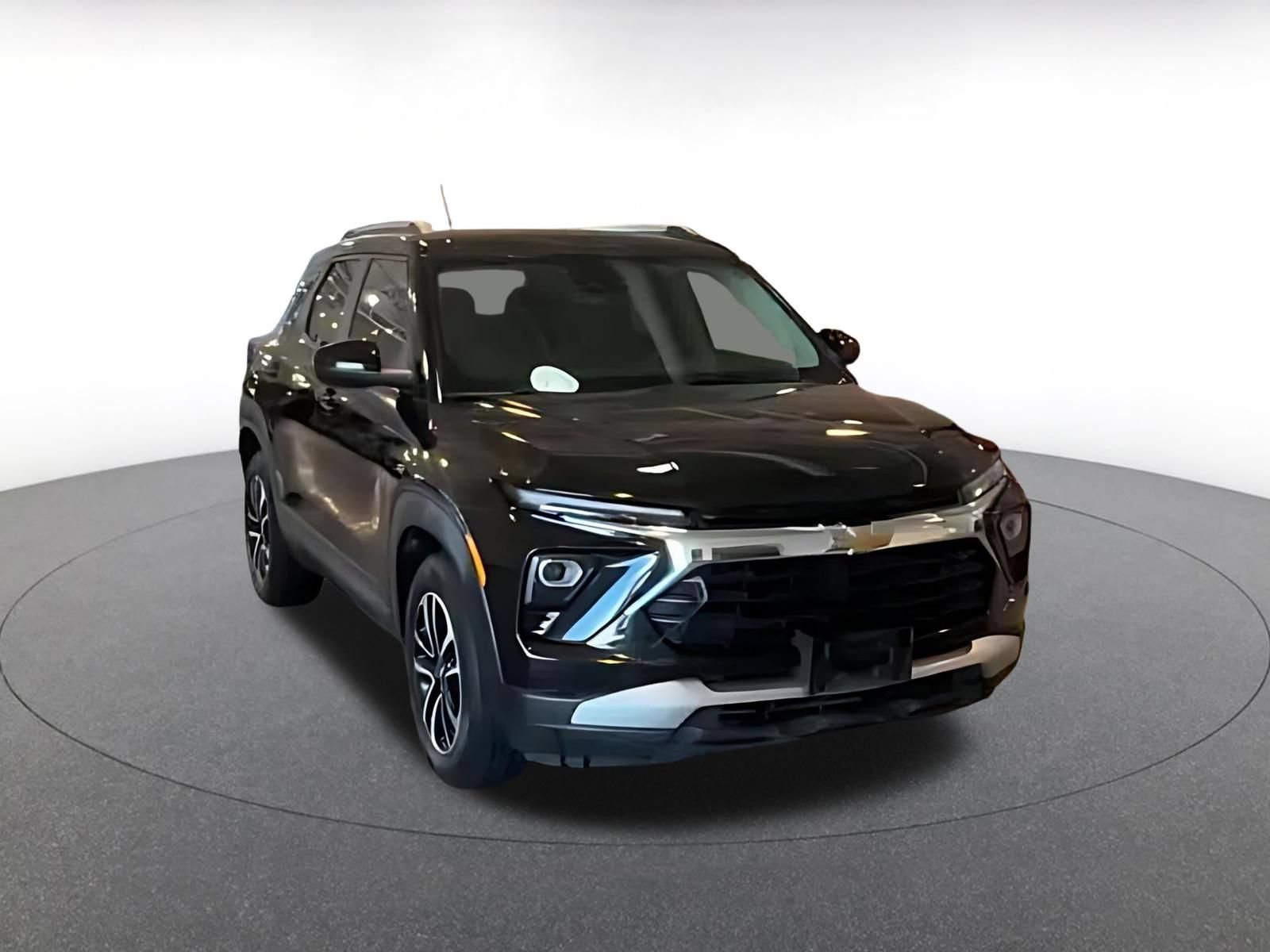 Used 2025 Chevrolet TrailBlazer LT FWD image 3