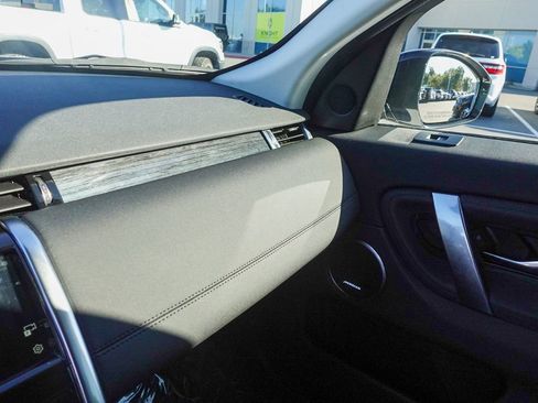 Used 2023 Land Rover Discovery Sport SE image 26