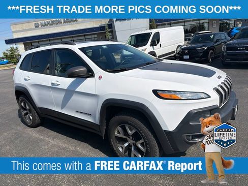 Used 2016 Jeep Cherokee Trailhawk w/ Comfort/Convenience Group AWD/4WD image 3