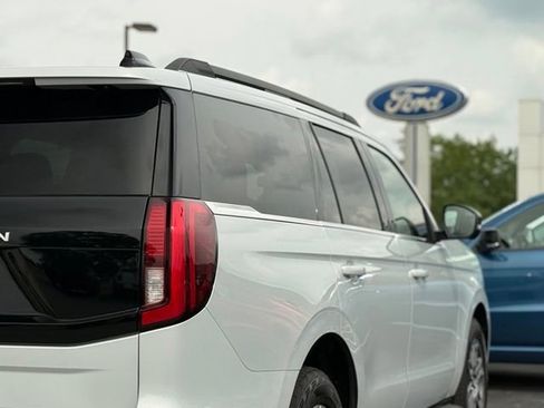 Used 2025 Ford Expedition Active AWD/4WD image 43