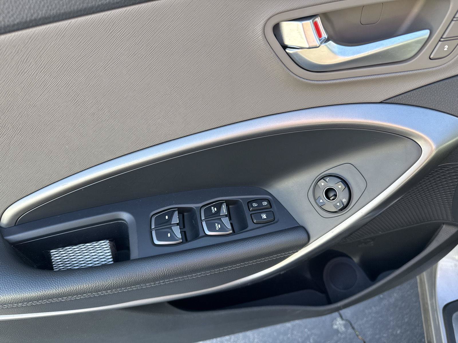Used 2019 Hyundai Santa Fe XL AWD/4WD image 9