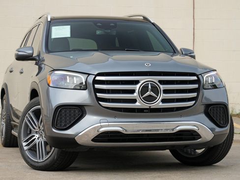 Used 2024 Mercedes-Benz GLS 450 4MATIC image 4
