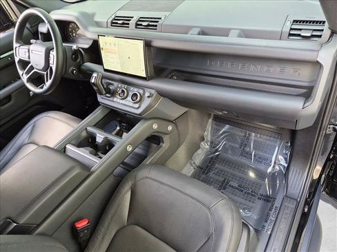Certified 2025 Land Rover Defender 130 X-Dynamic SE AWD/4WD image 24