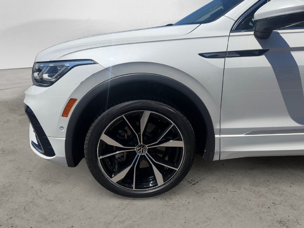 Certified 2023 Volkswagen Tiguan SEL R-Line AWD/4WD image 14