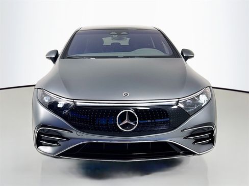Used 2022 Mercedes-Benz EQS 580 4MATIC Sedan image 2