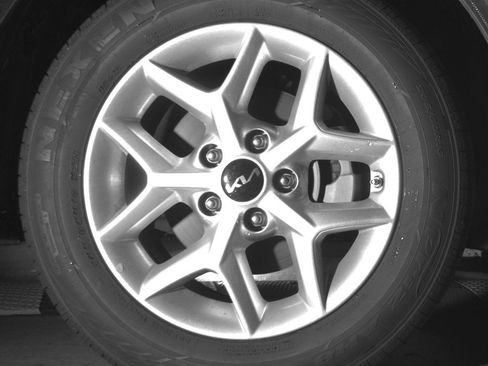 Used 2025 Kia Soul LX w/ LX Technology Package FWD image 13