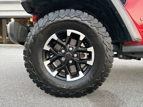 Used 2025 Jeep Wrangler Unlimited Rubicon image 12