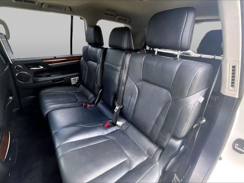 Used 2017 Lexus LX 570 4WD image 18
