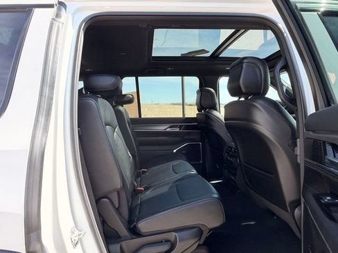 Certified 2023 Jeep Wagoneer Series II AWD/4WD image 18