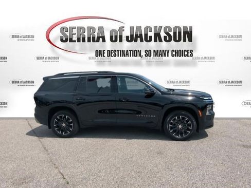 Used 2025 Chevrolet Traverse LT w/ Sun and Wheel Package FWD image 10