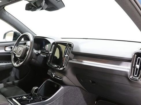 Used 2025 Volvo XC40 B5 Plus image 15