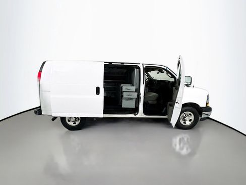Used 2021 Chevrolet Express 3500 w/ Driver Convenience Package RWD image 22