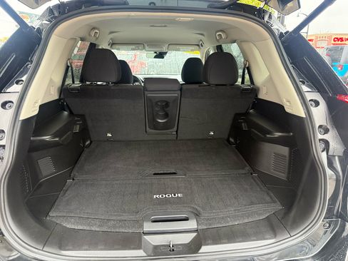Used 2020 Nissan Rogue SV image 17