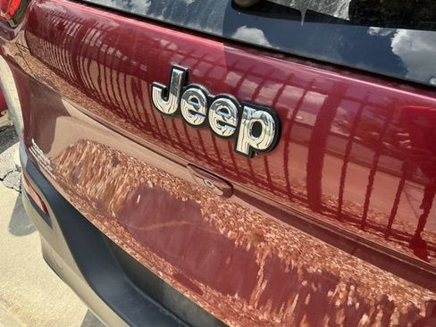 Used 2015 Jeep Cherokee Latitude FWD image 8