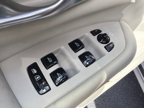 Certified 2024 Volvo XC90 T8 Ultimate w/ Protection Package Premier image 25