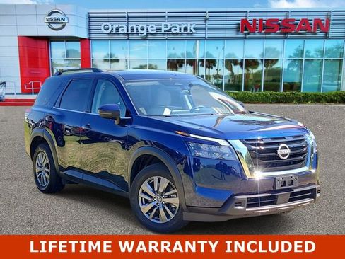 Used 2025 Nissan Pathfinder SV image 1