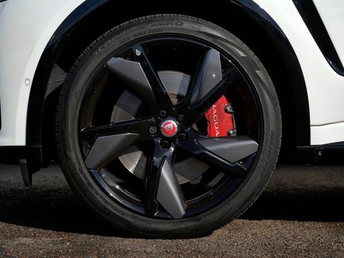 Used 2022 Jaguar F-PACE SVR image 13