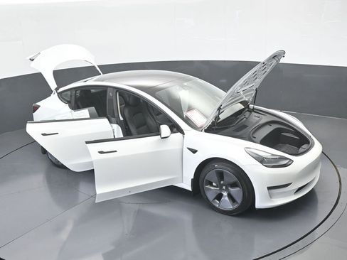Used 2023 Tesla Model 3 Standard Range image 70