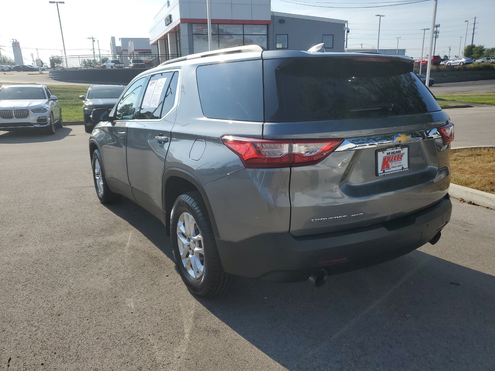 Used 2020 Chevrolet Traverse LT w/ Driver Confidence II Package AWD/4WD image 3