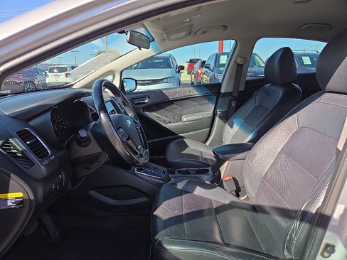 Used 2018 Kia Forte EX image 12