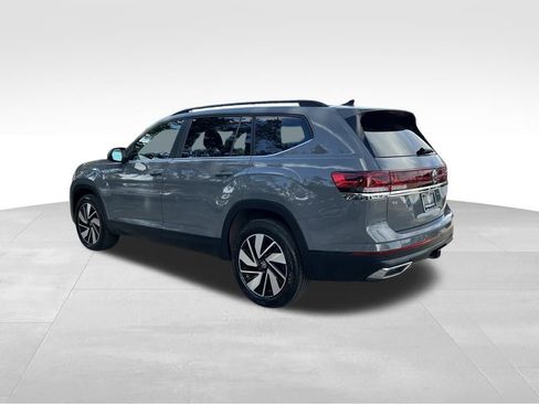 Used 2025 Volkswagen Atlas SE w/ Panoramic Sunroof Package image 3