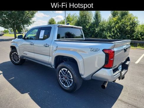 Used 2025 Toyota Tacoma TRD Sport AWD/4WD image 8