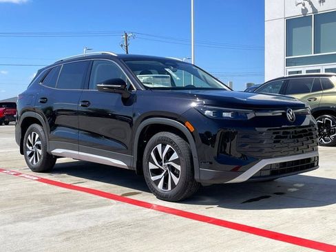 New 2025 Volkswagen Tiguan S image 8