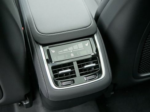 New 2025 Volvo XC90 B6 Plus w/ Protection Package Premier image 22