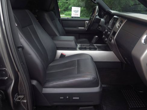 Used 2016 Ford Expedition XLT w/ Equipment Group 202A AWD/4WD image 18