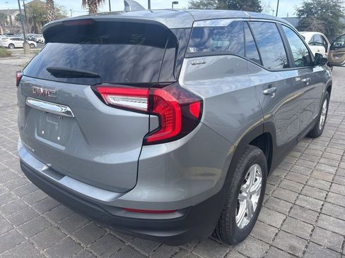 Used 2024 GMC Terrain SLE image 4