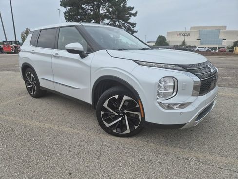 Used 2022 Mitsubishi Outlander SE AWD/4WD image 1