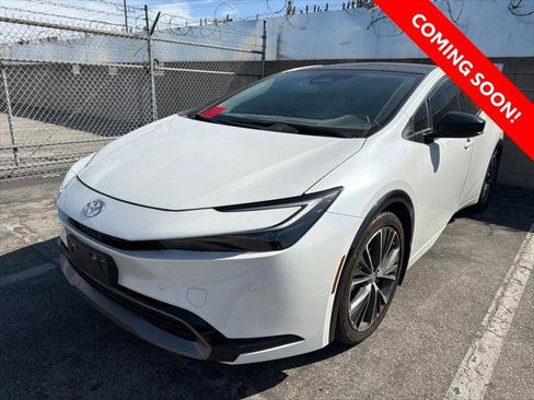 Certified 2024 Toyota Prius XLE FWD image 3